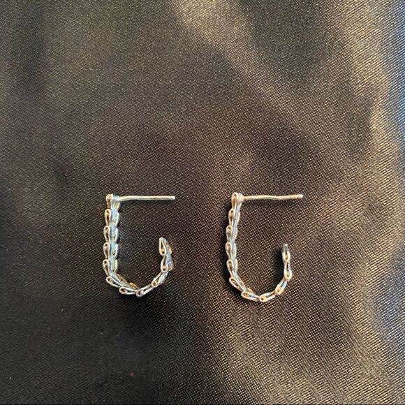 Vintage 80s Silver and Gold Tone Herringbone Earrings - Picture 4 of 6